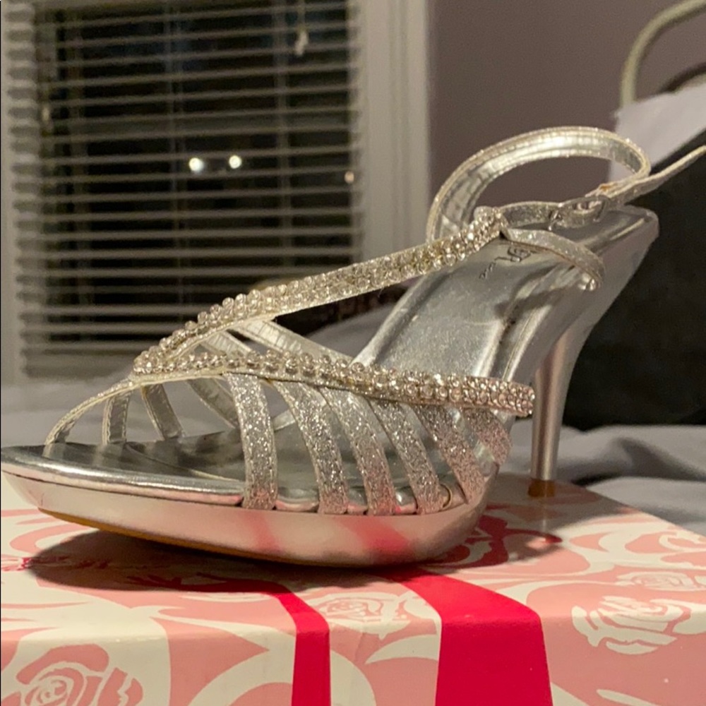 Wicked Rose Size 10 Sparkly Silver Heels